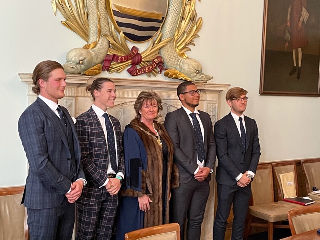 Doggett's Competitor 2014